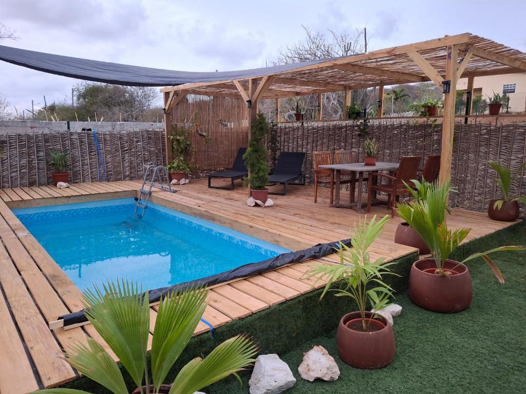 Guesthouse Fuik — 2-slaapkamer appartement met privézwembad op Curaçao